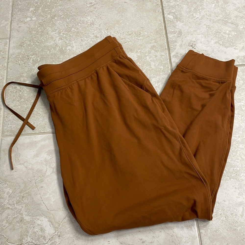 Brown lululemon women’s joggers.